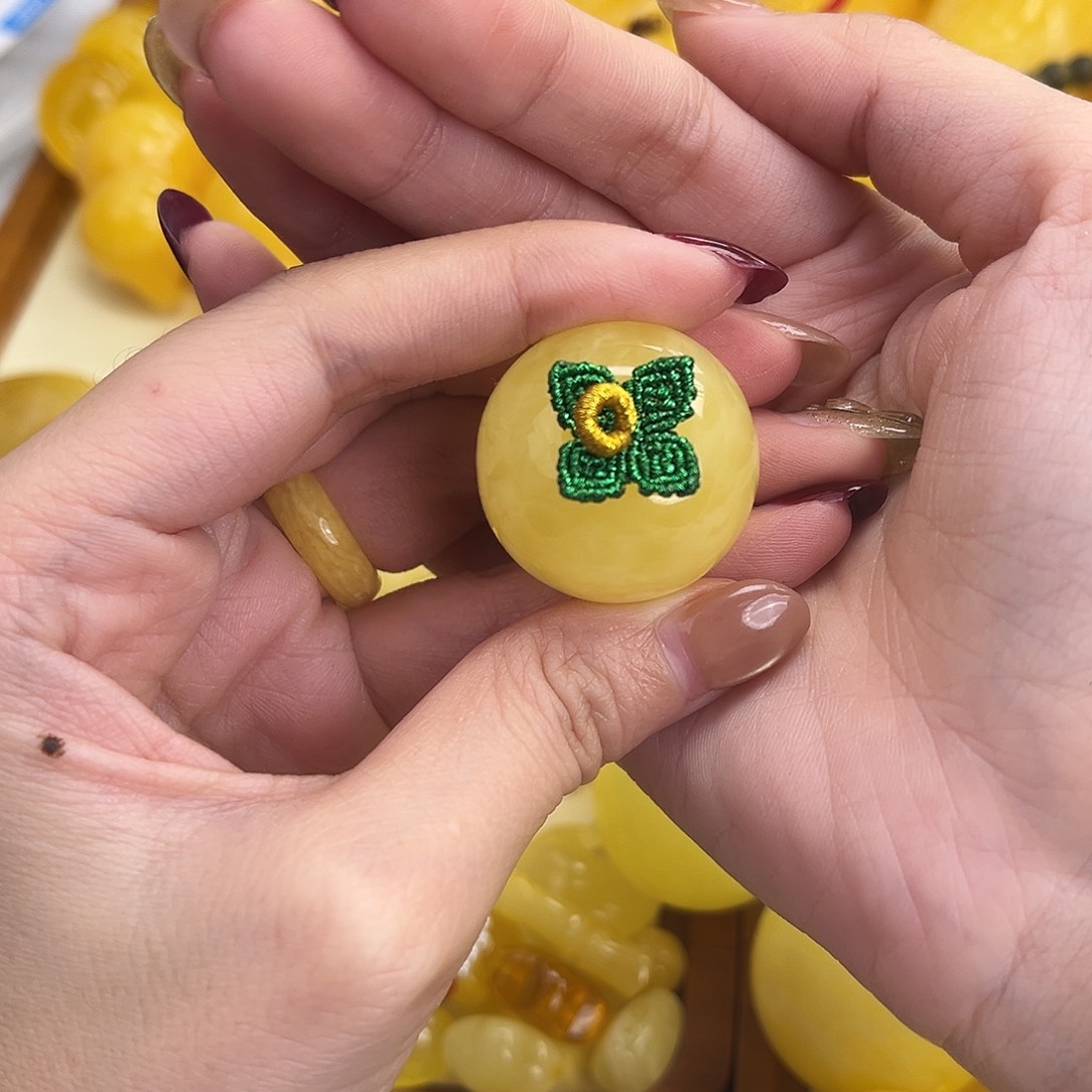 裸石琥珀未镶嵌10.4g柿子