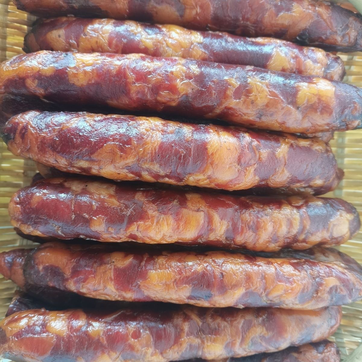 云南昭通大关本地烟熏腊香肠腊肉现场称重一物一拍腊肠土特产