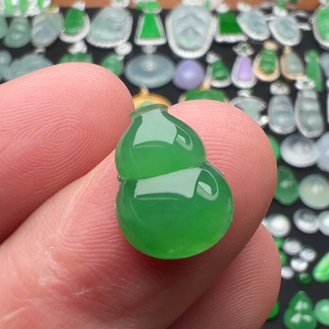 翡翠颈饰未镶嵌葫芦13.7