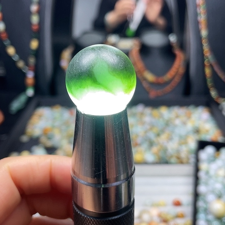 相***己翡翠未镶嵌颈饰单珠