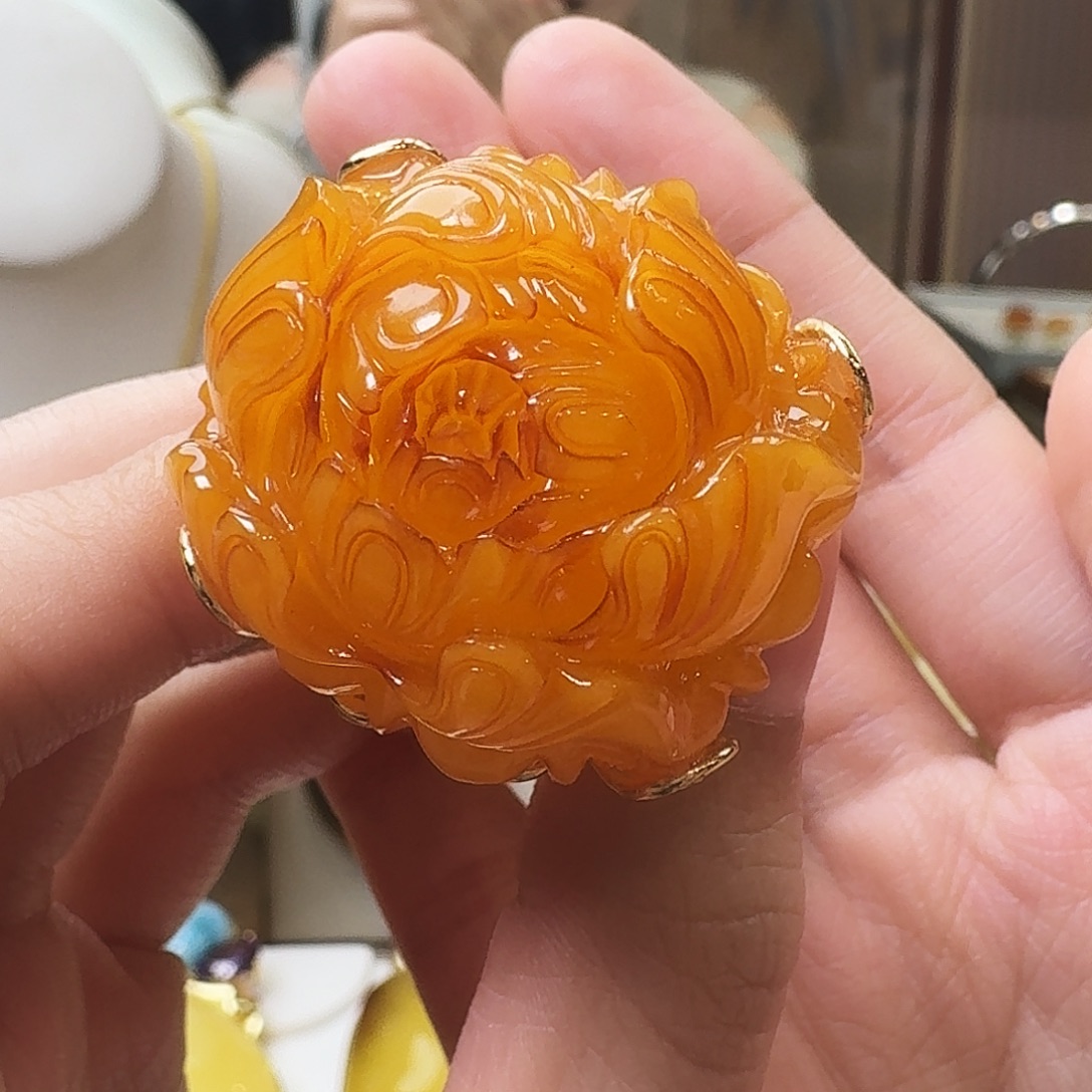 琥珀未镶嵌颈饰戒指