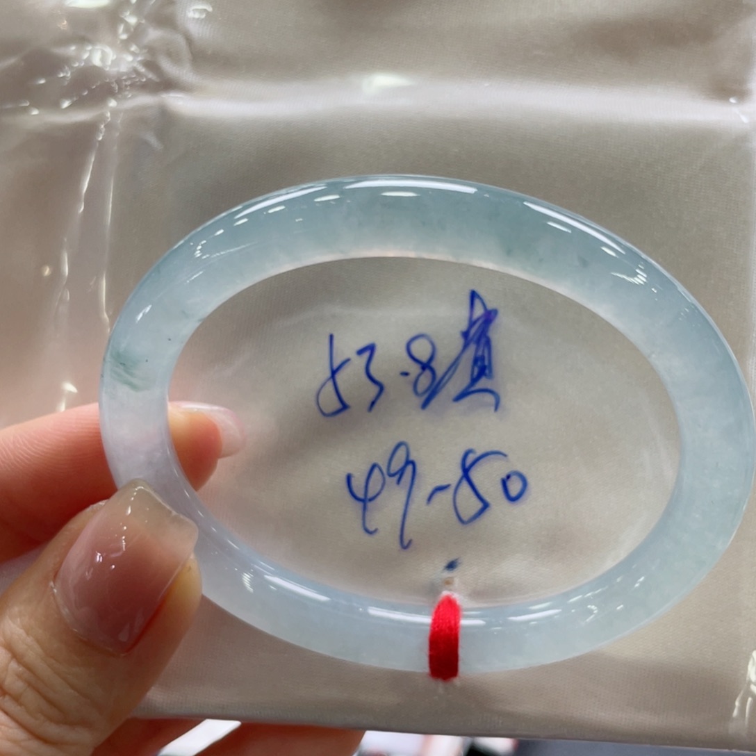 翡翠手镯未镶嵌翡翠手镯