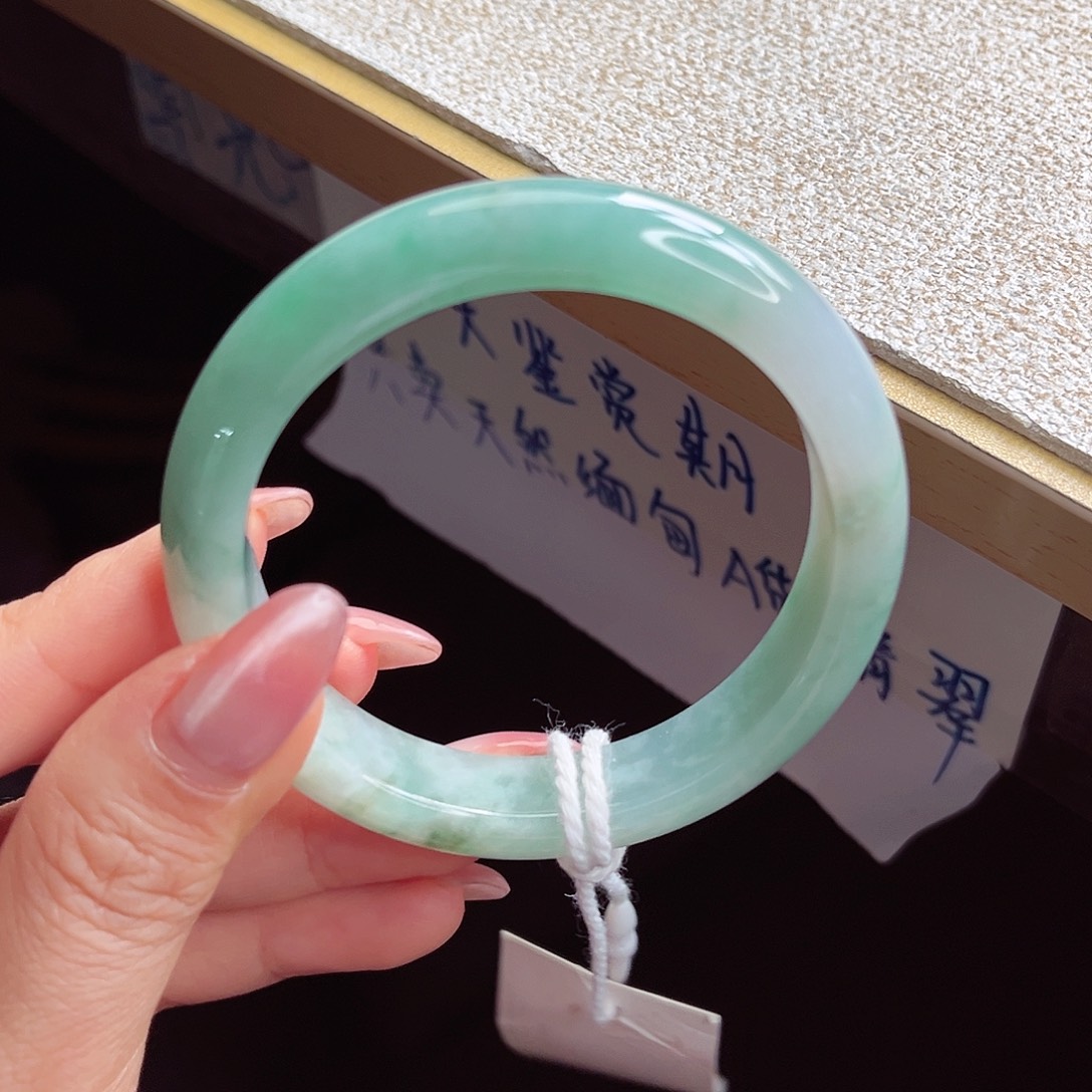 翡翠未镶嵌手镯手镯