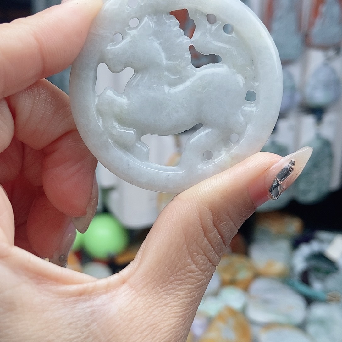 翡翠颈饰未镶嵌翡翠