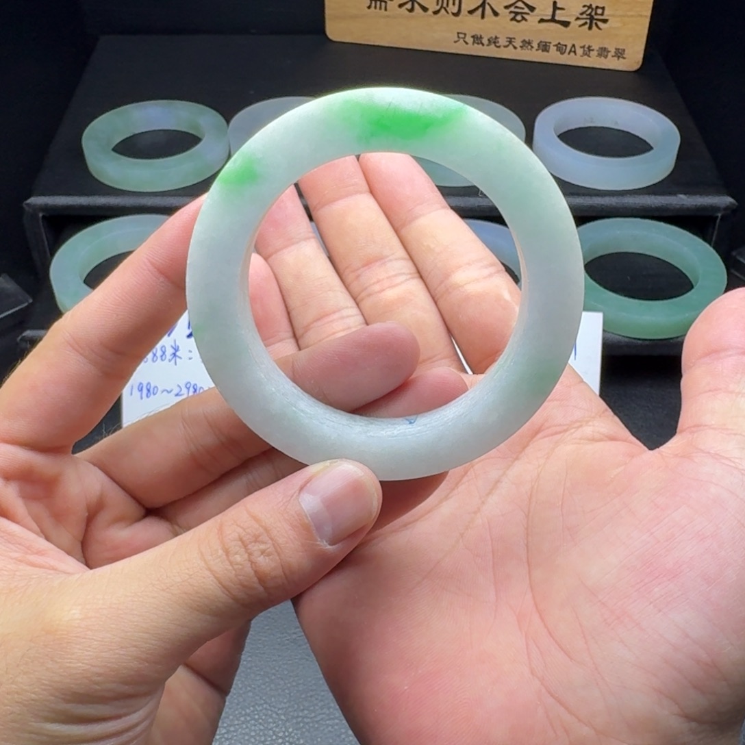 定制翡翠未镶嵌手镯