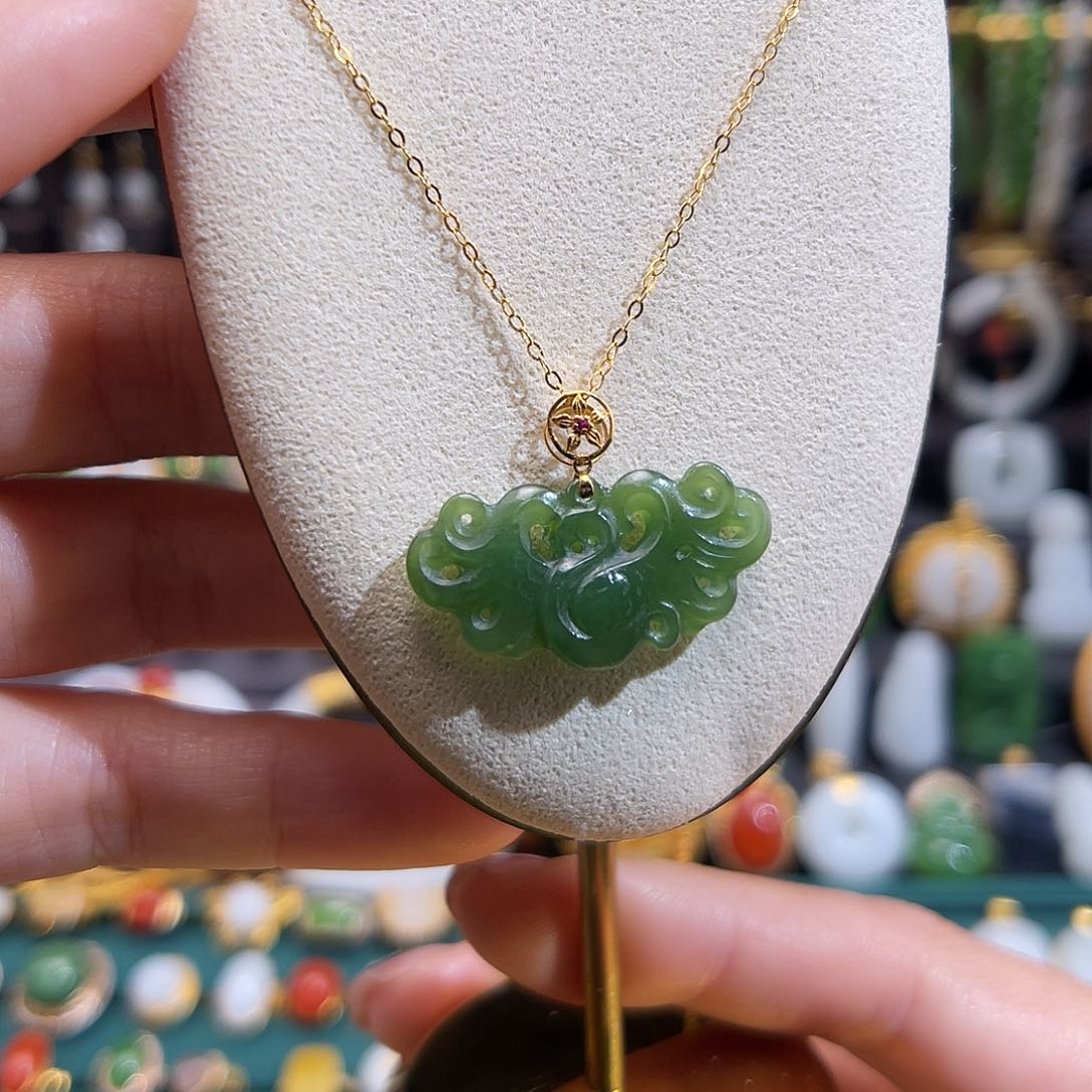 和田玉挂件18K金镶嵌