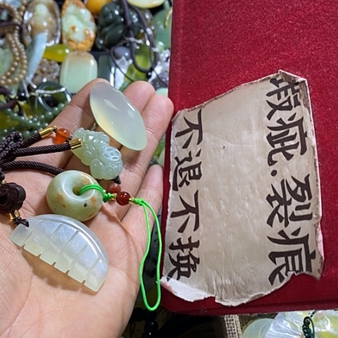 岫玉颈饰未镶嵌4个