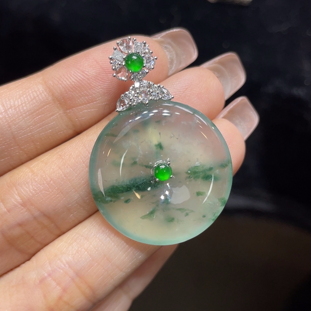 翡翠颈饰18K金镶嵌天然缅甸翡翠