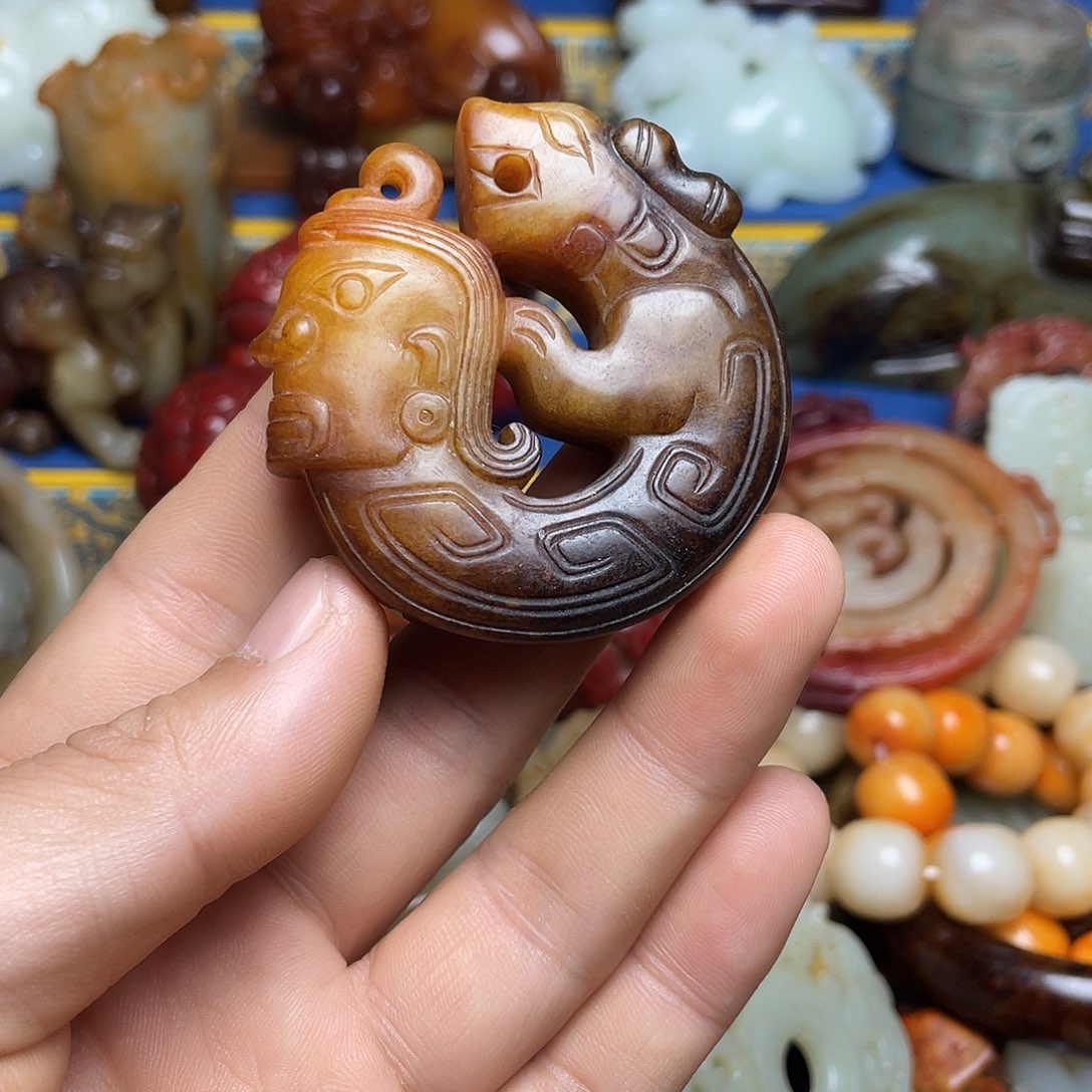 用***8和田玉未镶嵌挂件