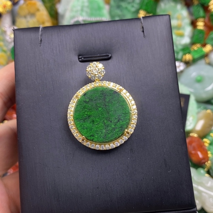 翡翠未镶嵌吊坠(赠链)