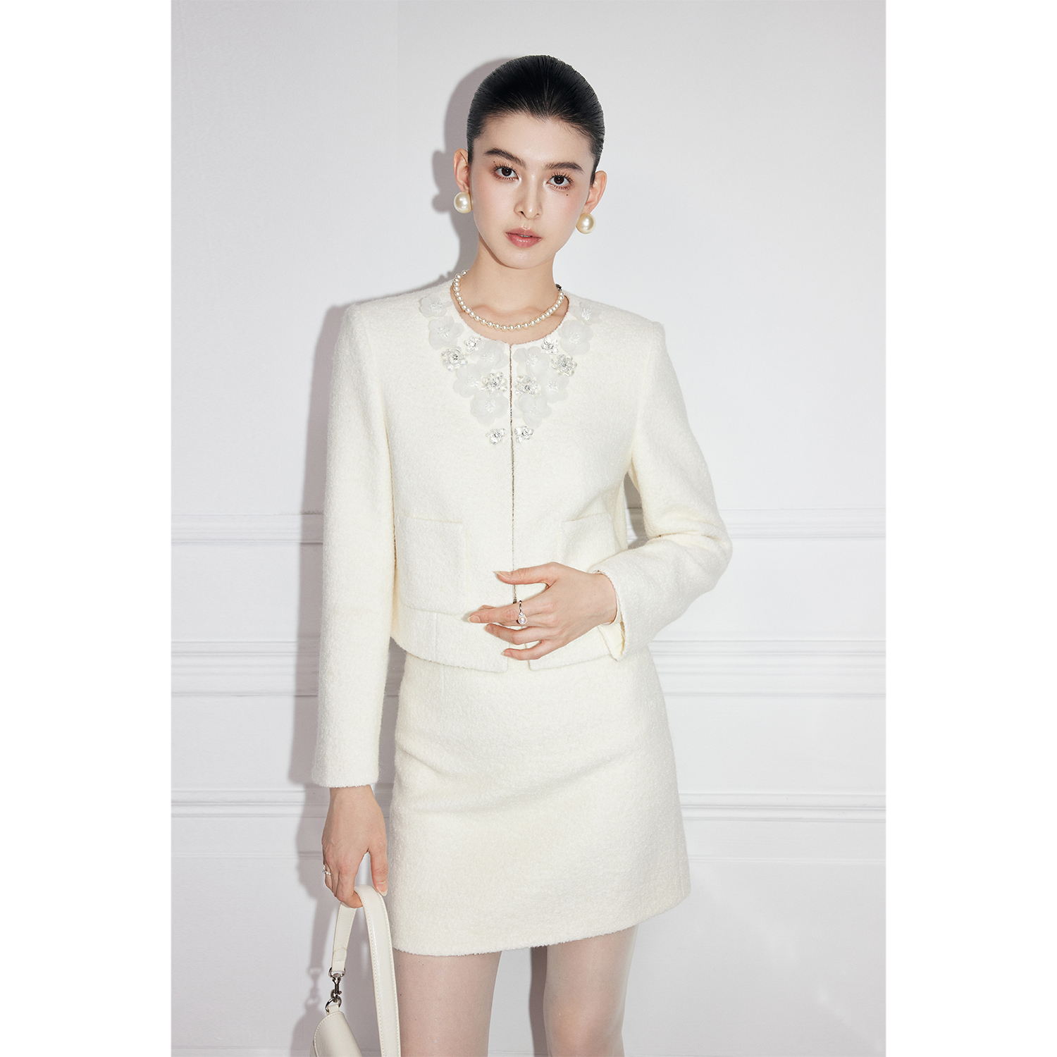 【Mandy千金穿搭】法式白色千金风绵羊毛女高级感钉珠上衣