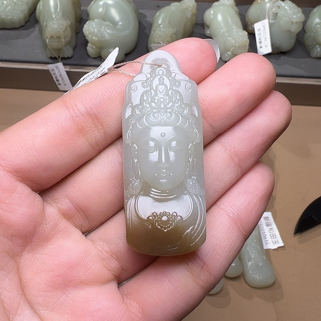 和田玉挂件未镶嵌浮**年