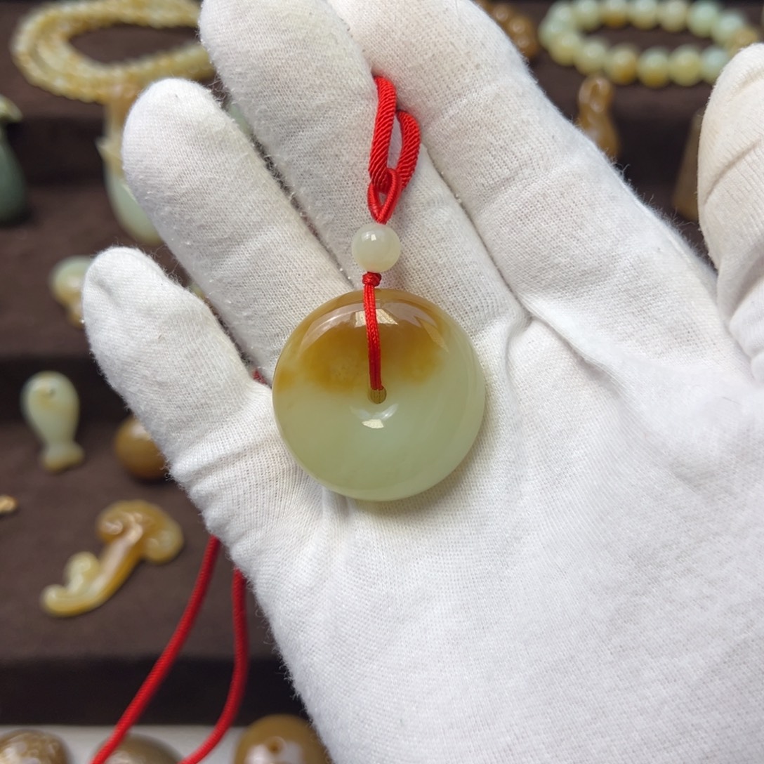 @***f和田玉（糖玉）未镶嵌颈饰