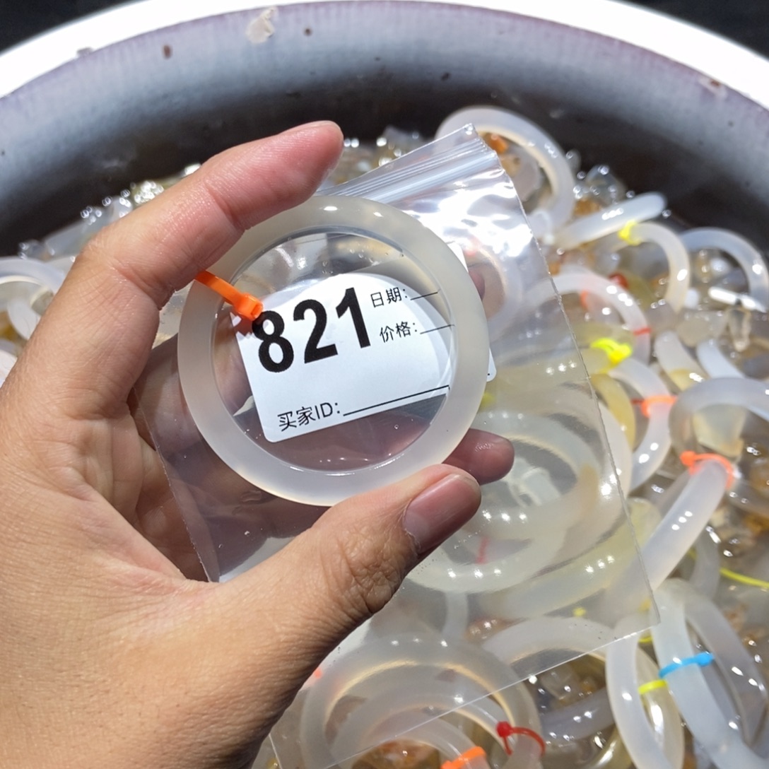 长***户玛瑙/玉髓未镶嵌手镯