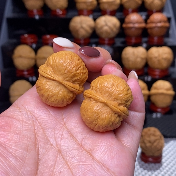 文玩核桃把件手捻金印元宝…………09