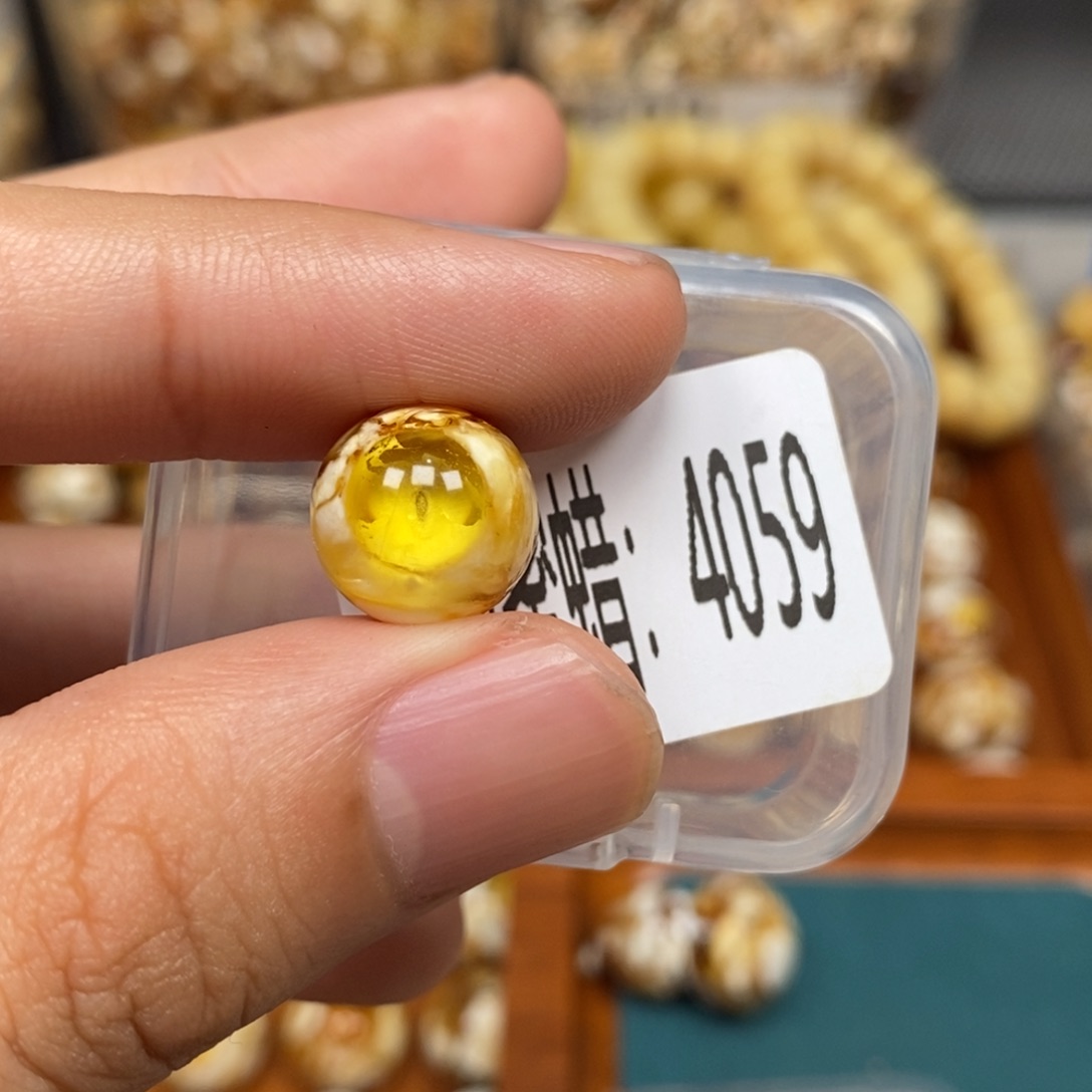蜜蜡未镶嵌珠宝奇石4059