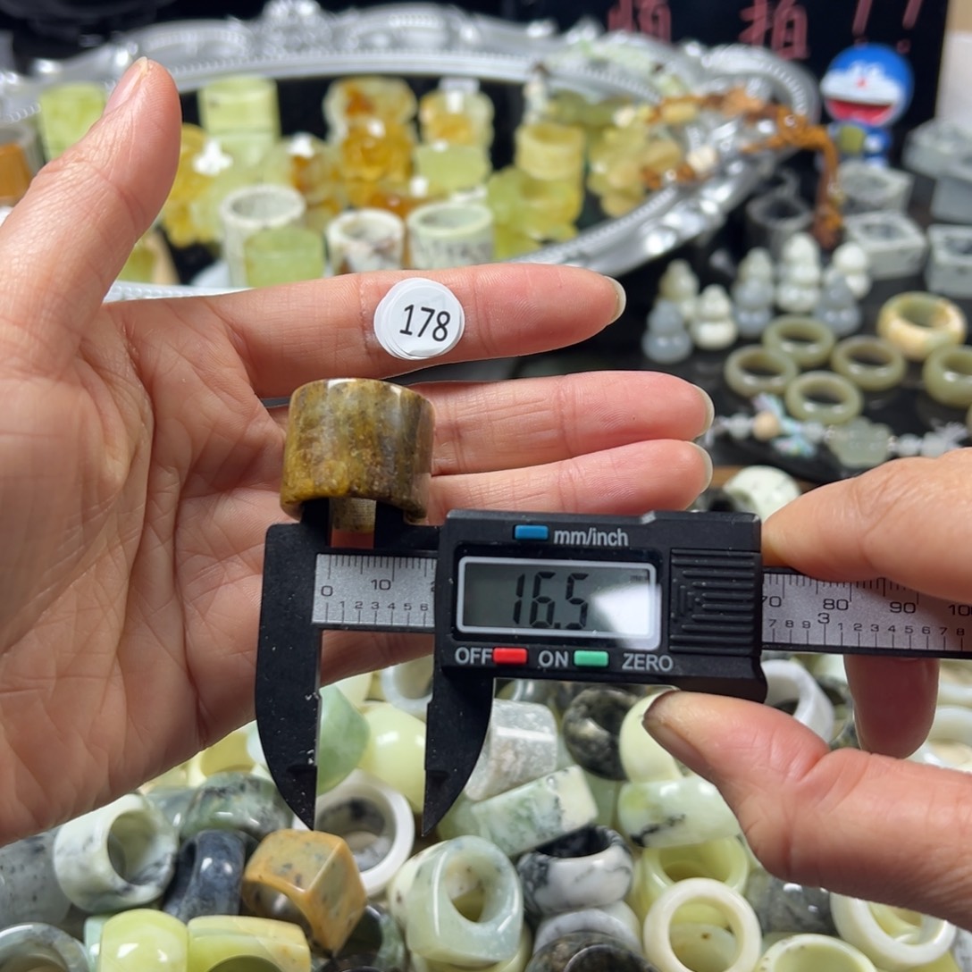 蛇纹石玉未镶嵌戒指