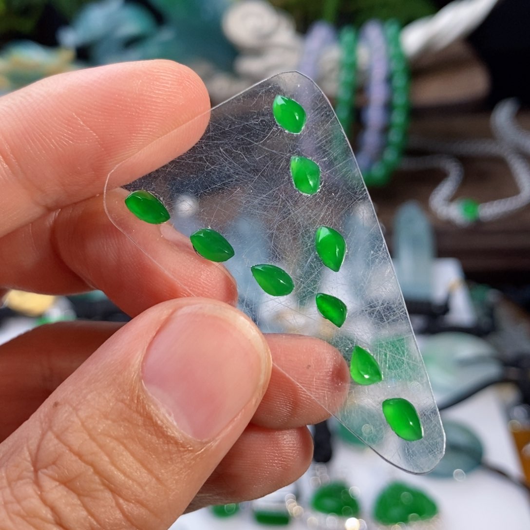 定制翡翠未镶嵌冰绿随形九颗一手