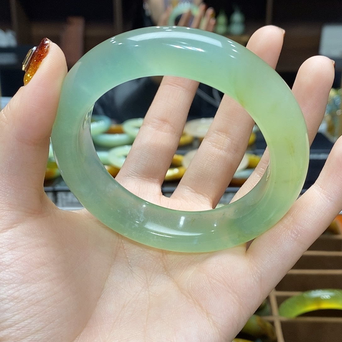 蛇纹石玉手镯未镶嵌晓**醒