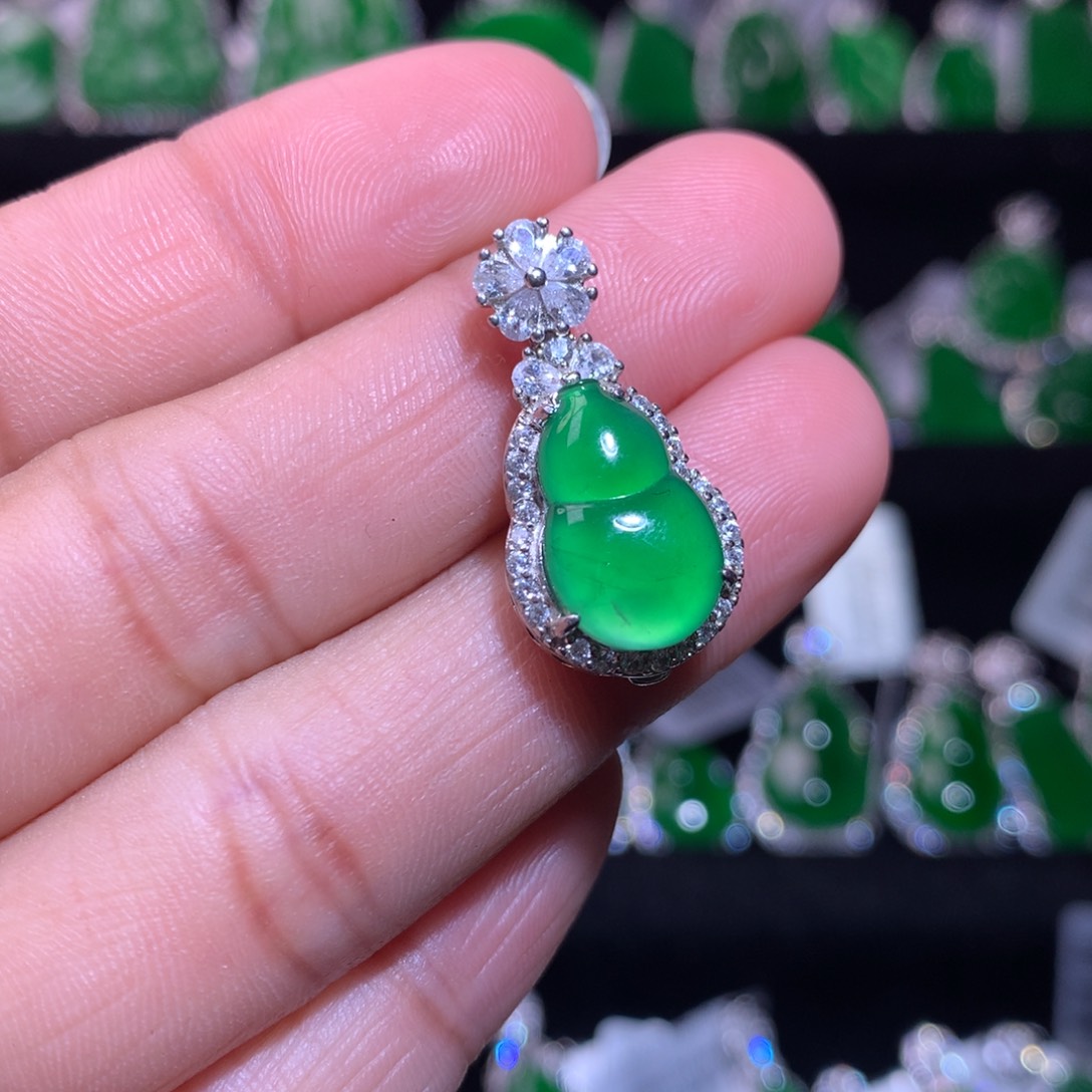 【闪购商品】颈饰银S925镶嵌翡翠