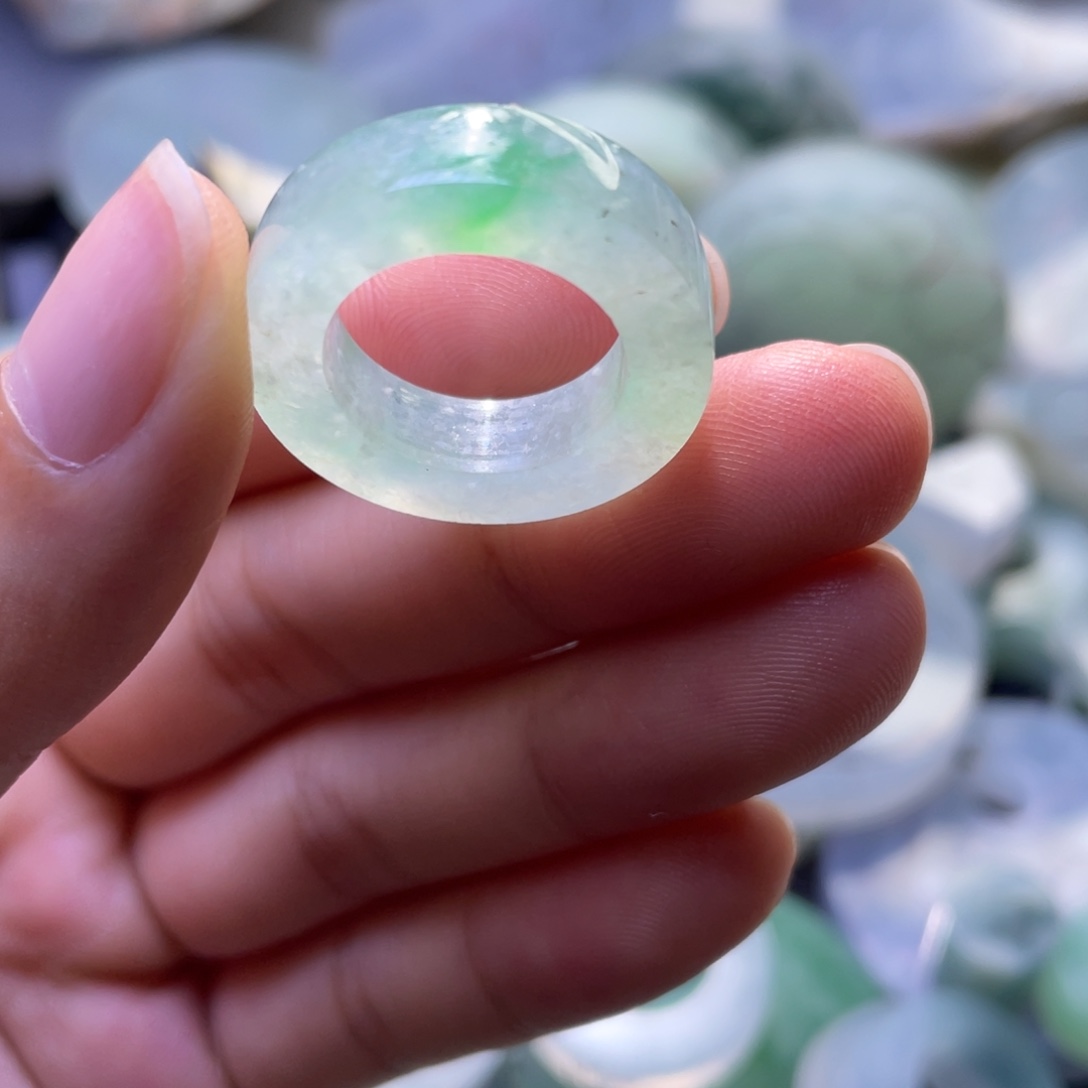 定制翡翠未镶嵌冰绿戒指