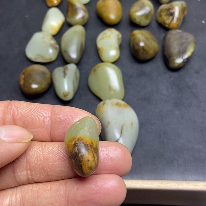 美***然和田玉（糖玉）未镶嵌珠宝奇石