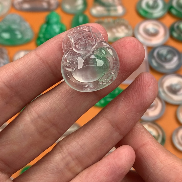 翡翠挂件未镶嵌...........