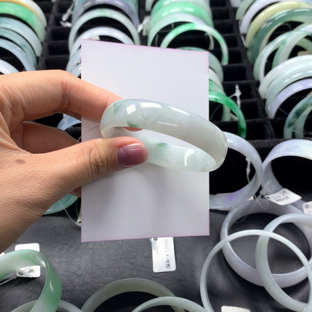 翡翠手镯未镶嵌公主