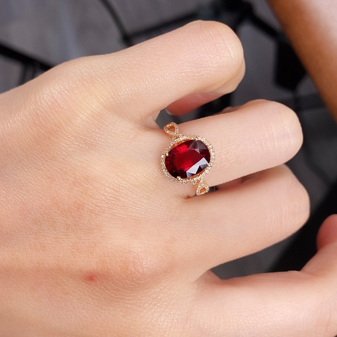 红色碧玺戒指18K金镶嵌2.02