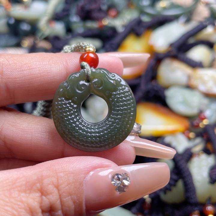 和田玉颈饰未镶嵌