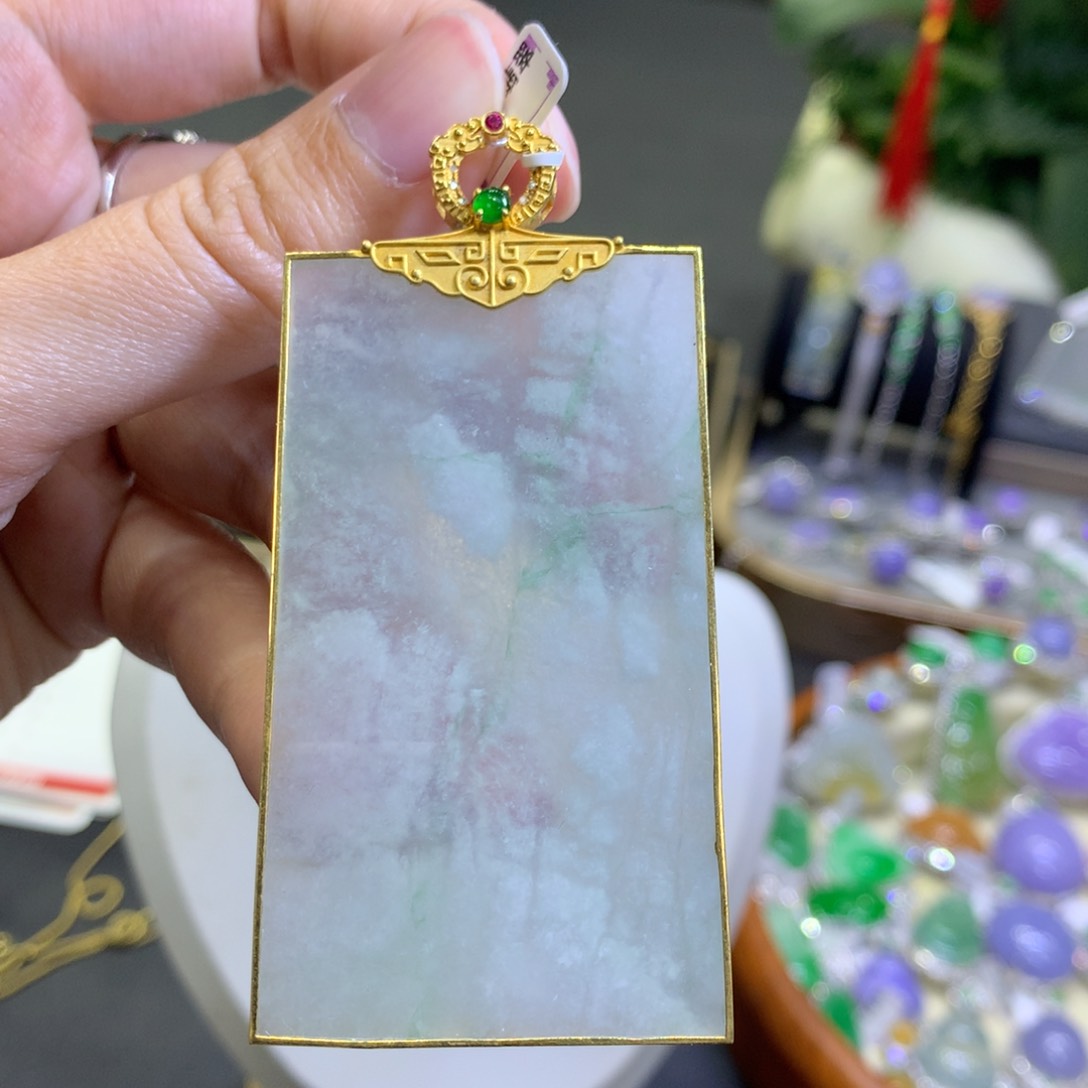 翡翠颈饰18K金镶嵌翡翠吊坠项链