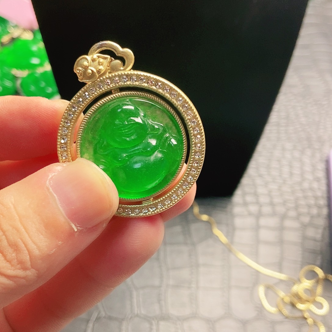 翡翠14K金镶嵌颈饰