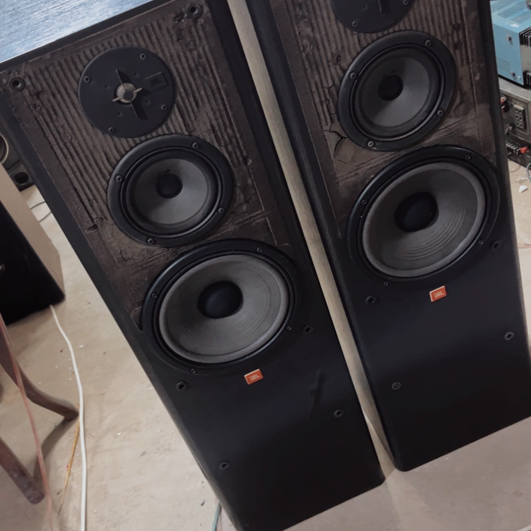 8新Jbl一对，没有网罩，包邮