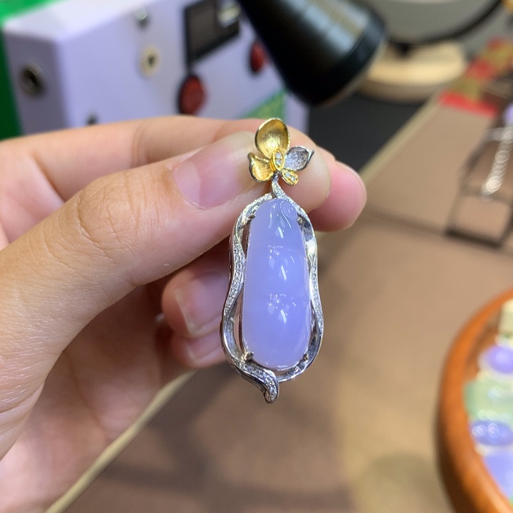 颈饰18K金镶嵌翡翠翡翠