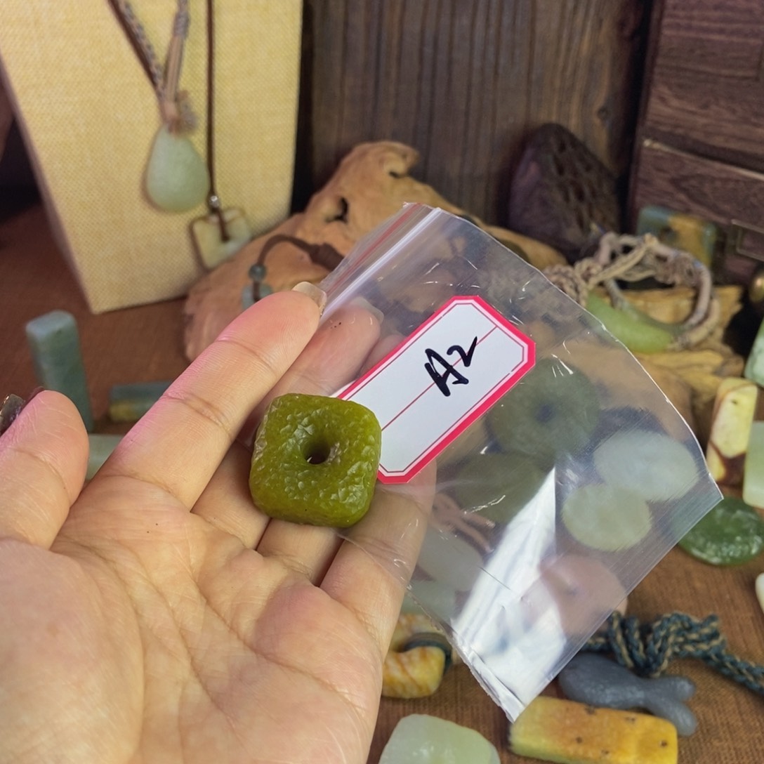 蛇纹石玉手链未镶嵌。***。