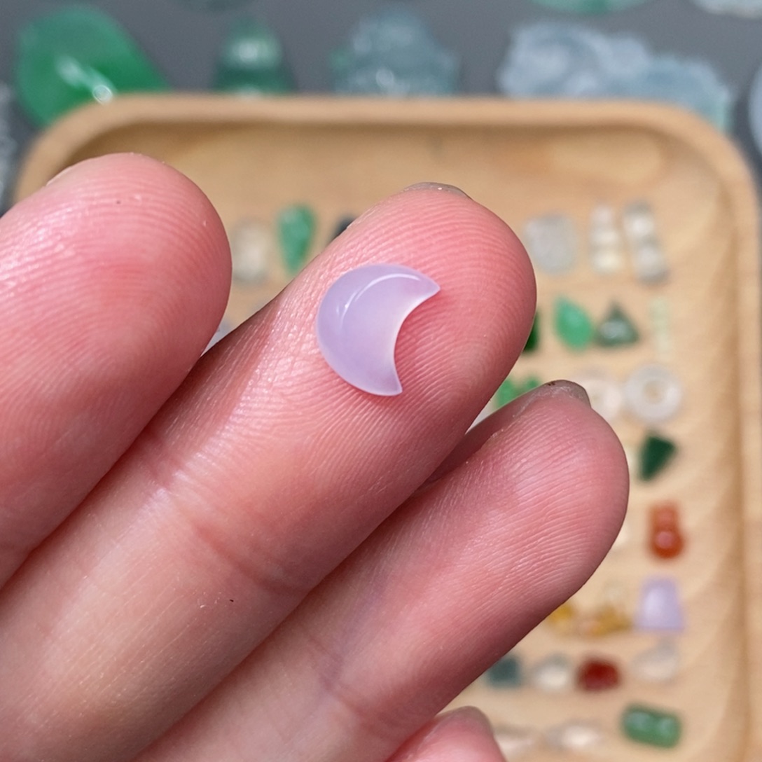 翡翠颈饰未镶嵌月亮