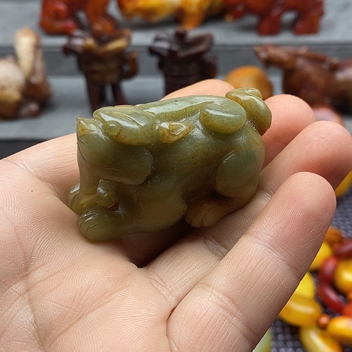 未镶嵌蛇纹石玉颈饰