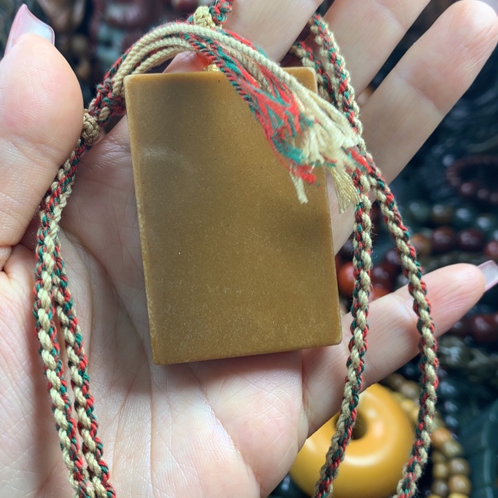 透闪石质玉未镶嵌车挂