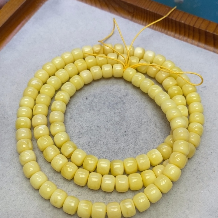 蜜蜡裸石未镶嵌串