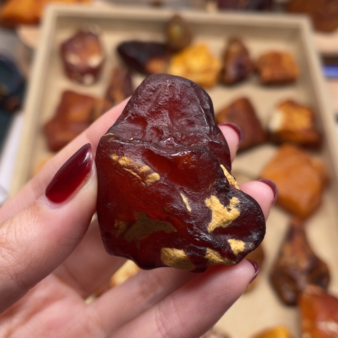 琥珀未镶嵌珠宝奇石