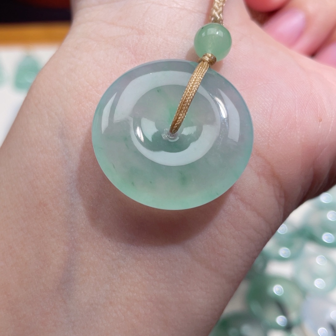 翡翠未镶嵌颈饰平安扣