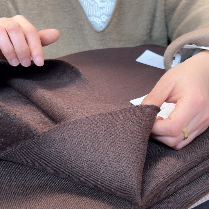 深驼色贝拉绒布料一米136