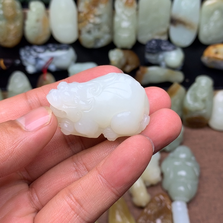 和田玉（糖玉）未镶嵌颈饰