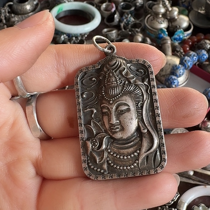 尊***！足银玻璃足银挂件一个