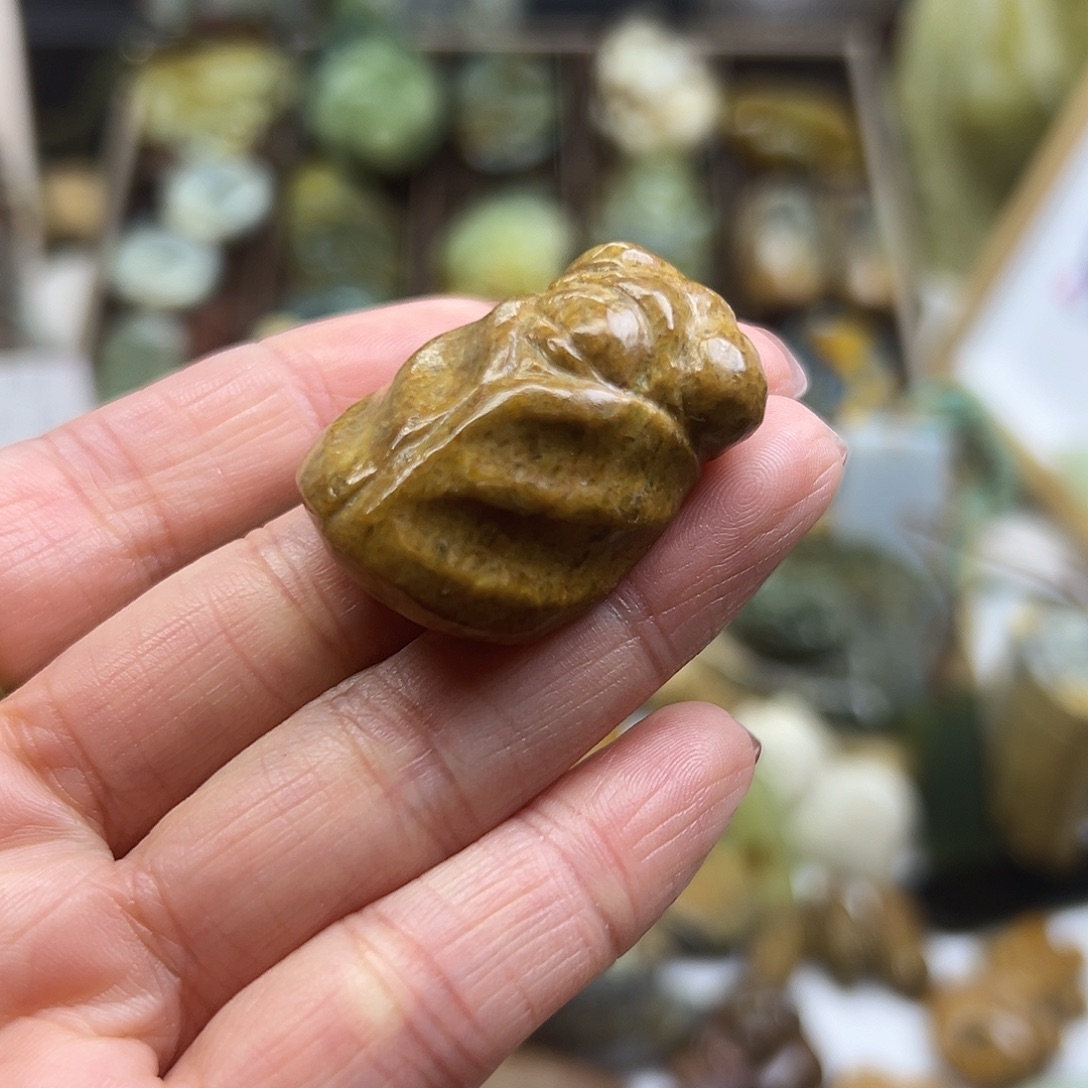 岫岩河磨玉（透闪石质玉）未镶嵌颈饰河磨玉知了