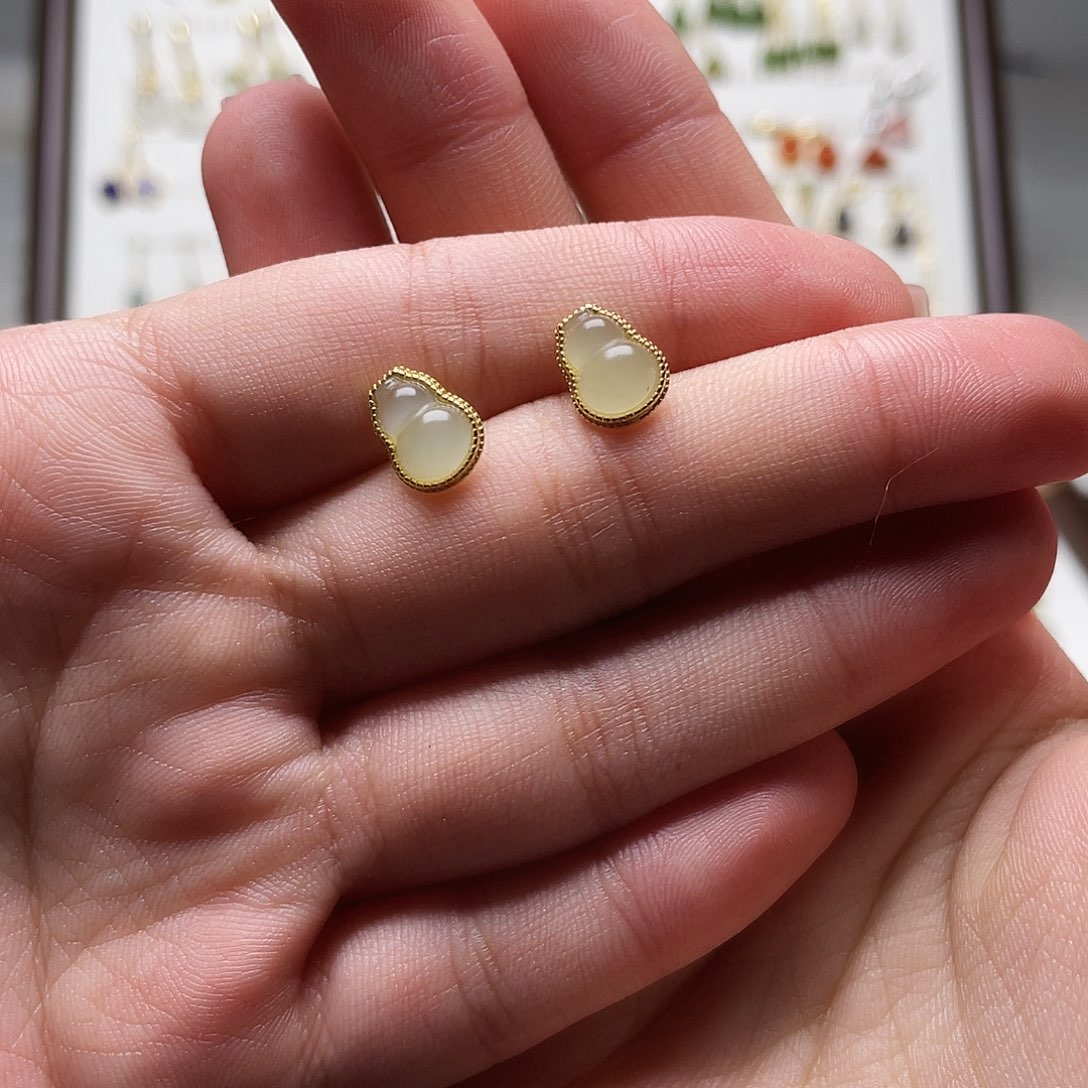 和田玉未镶嵌耳饰