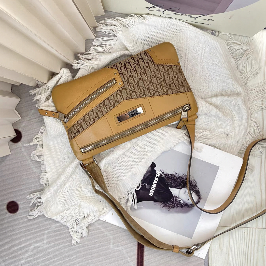 95新 DIOR/迪奥 95新 经典棕色老花Punk风格斜挎包