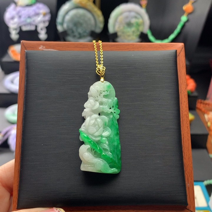 翡翠颈饰未镶嵌翡翠花牌