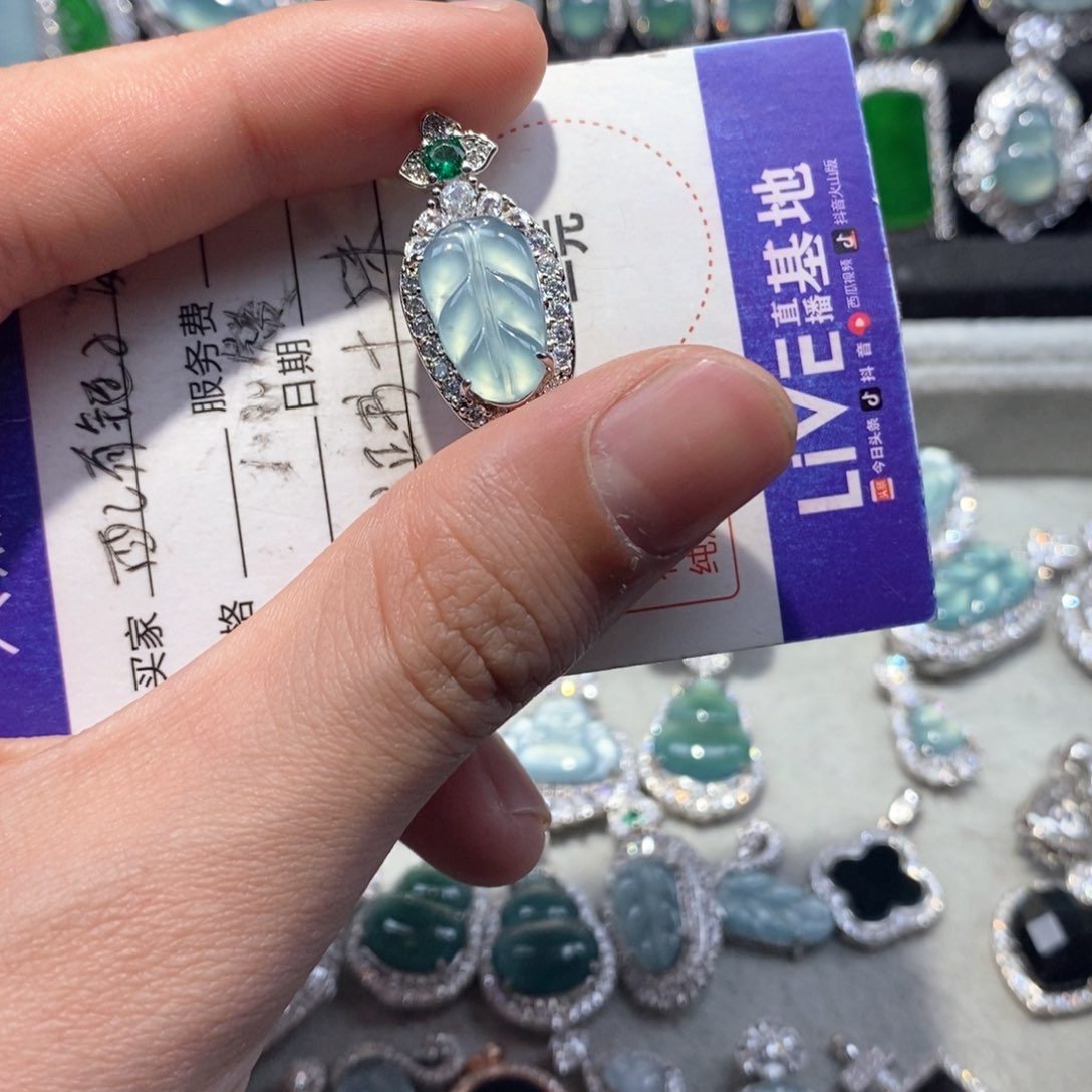 翡翠颈饰未镶嵌翡翠