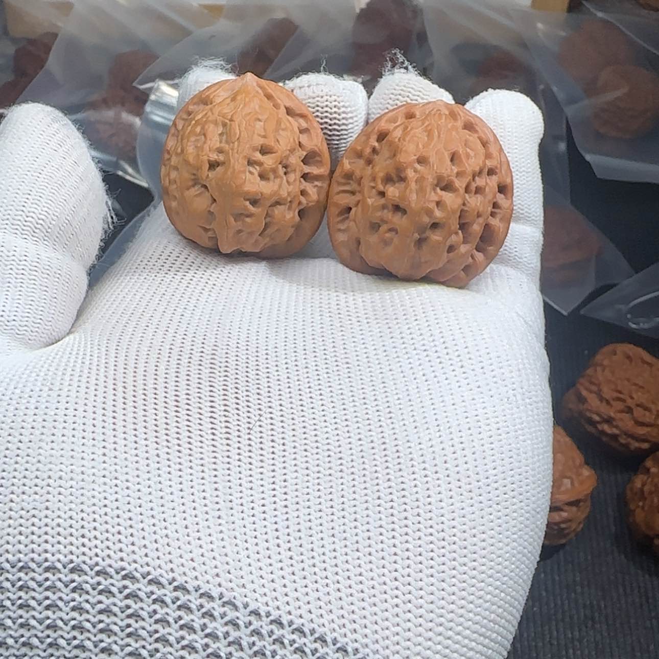 【闪购商品】文玩核桃把件云雾山